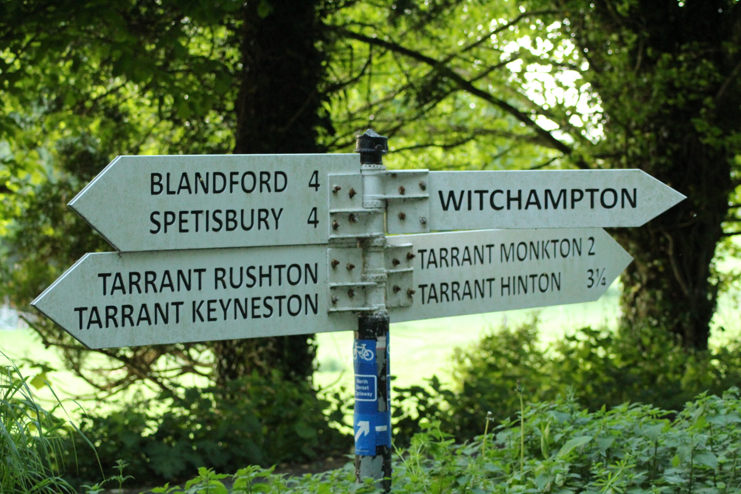 useful links page Decorative image of a local Tarrant Keyneston road sign how to find us